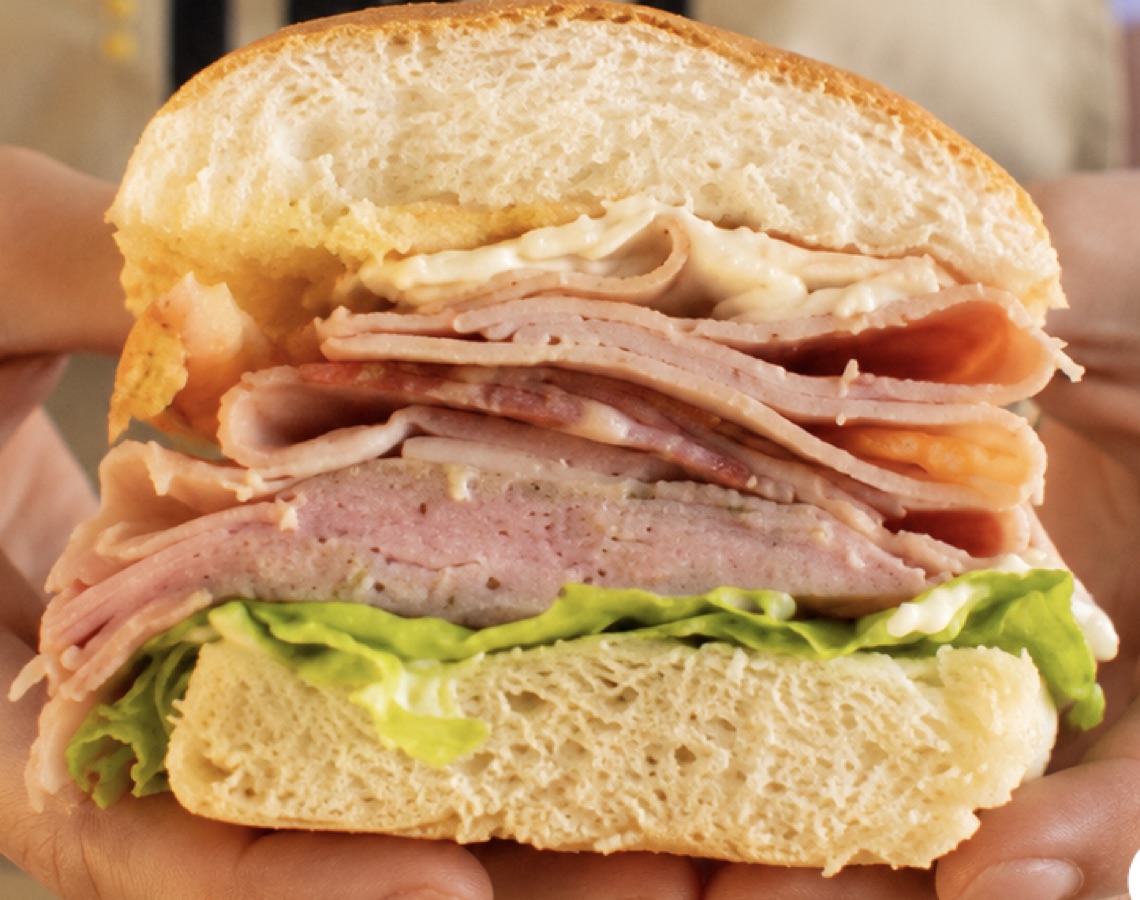 Sándwich de la casa con jamones MAFRE